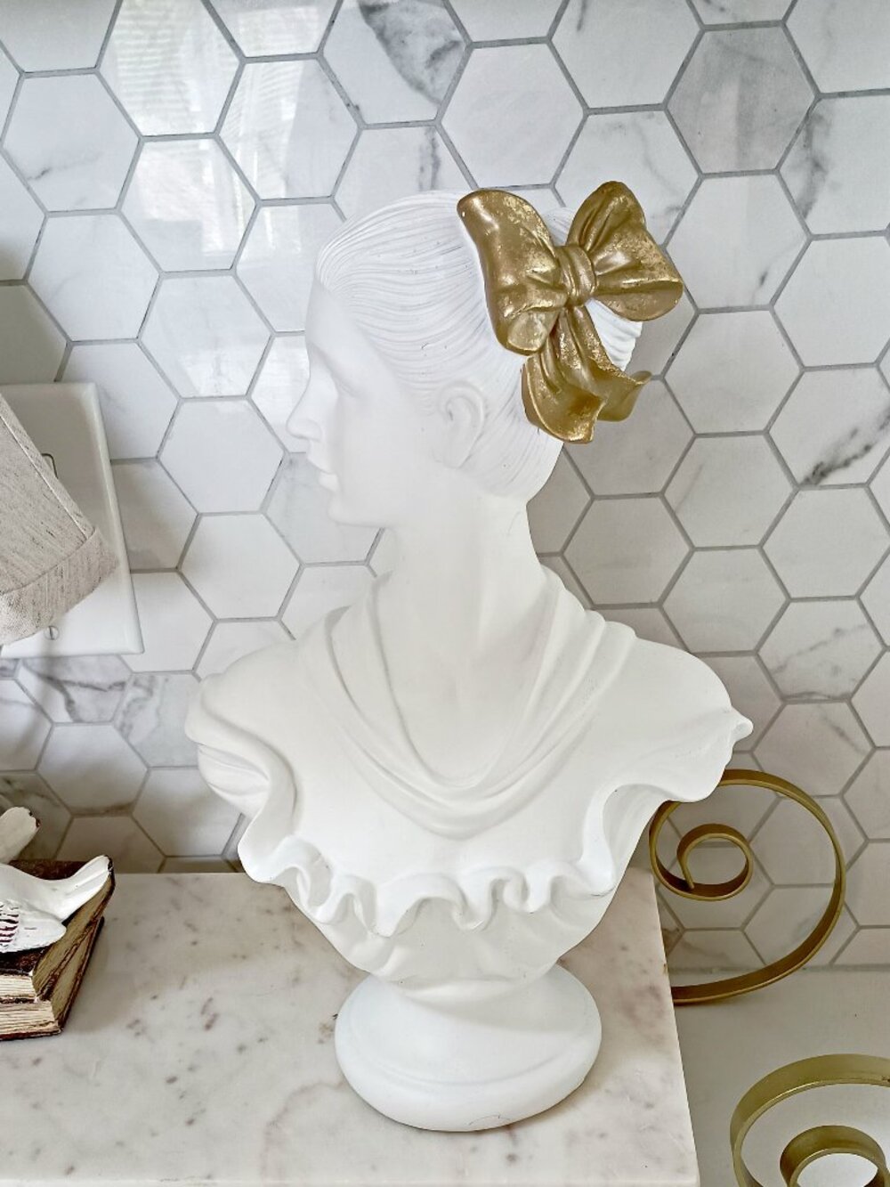 NEW! EXQUISITE FEMALE BUST W/ GOLD BOW STATUE